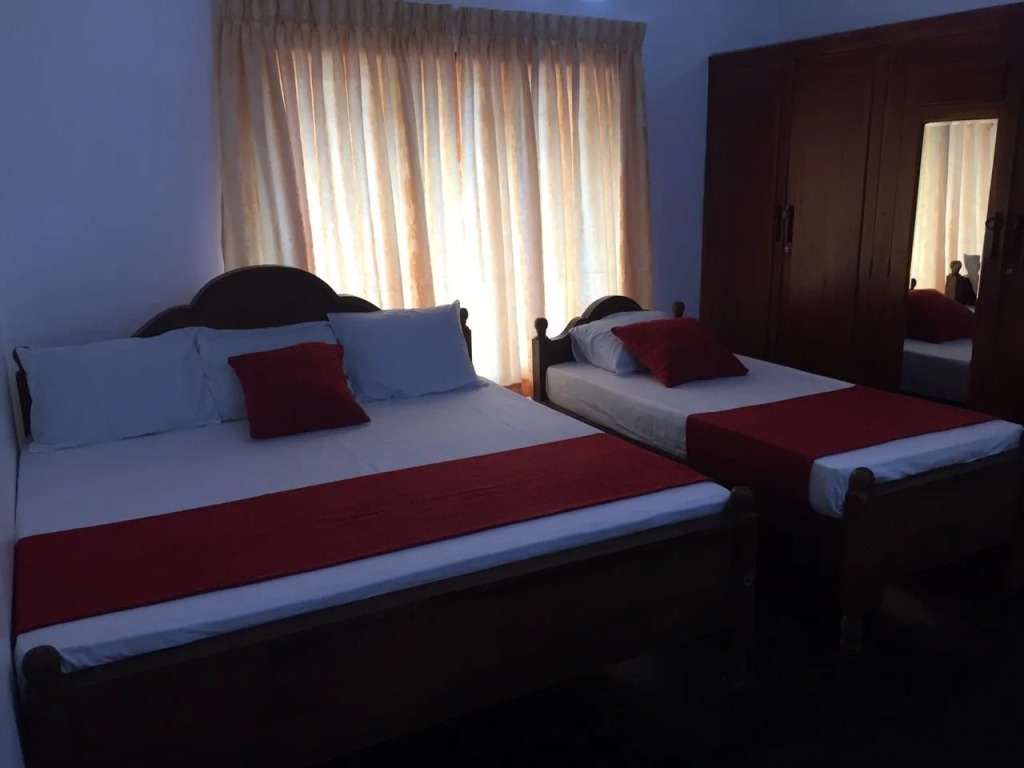 Yaarl Holiday Inn