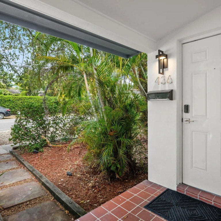 Uhost AI Stylish 1BR Bright Space w Patio