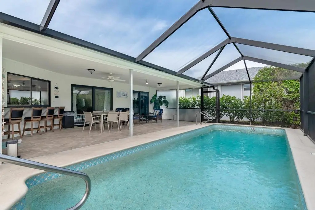 Short Walk to Maple Beach Access I 3/2 w/ Heated Pool