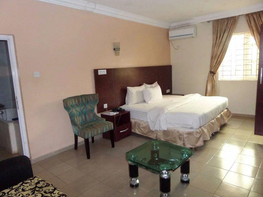 Summit Villas Suites & Apartment