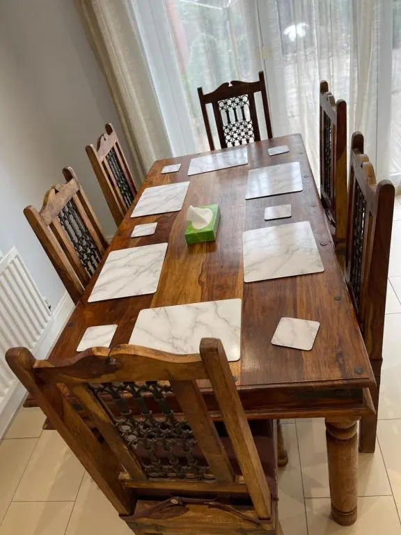 Holiday Home In Cardiff, Sleeps 8