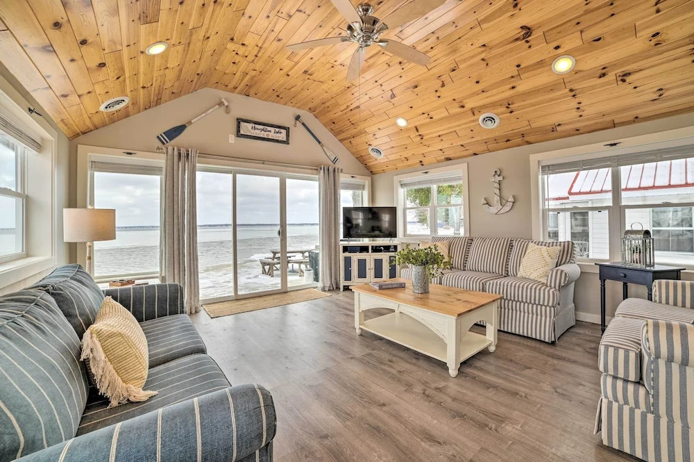 Charming Modern Cottage on Houghton Lake