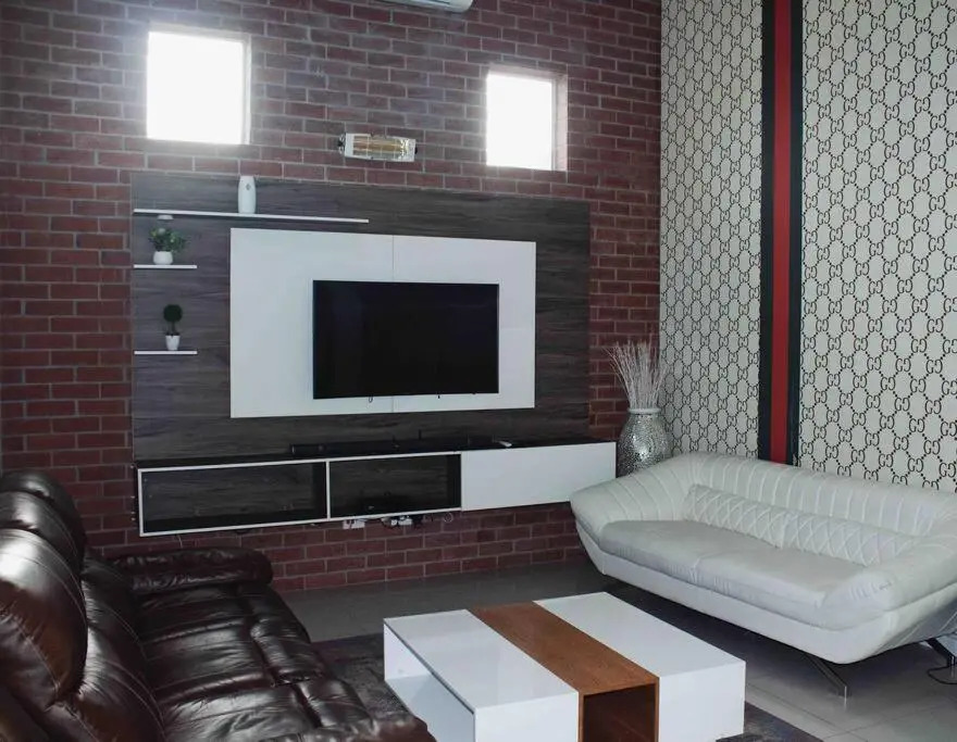 Cheerful 3- bedroom residential home with pool