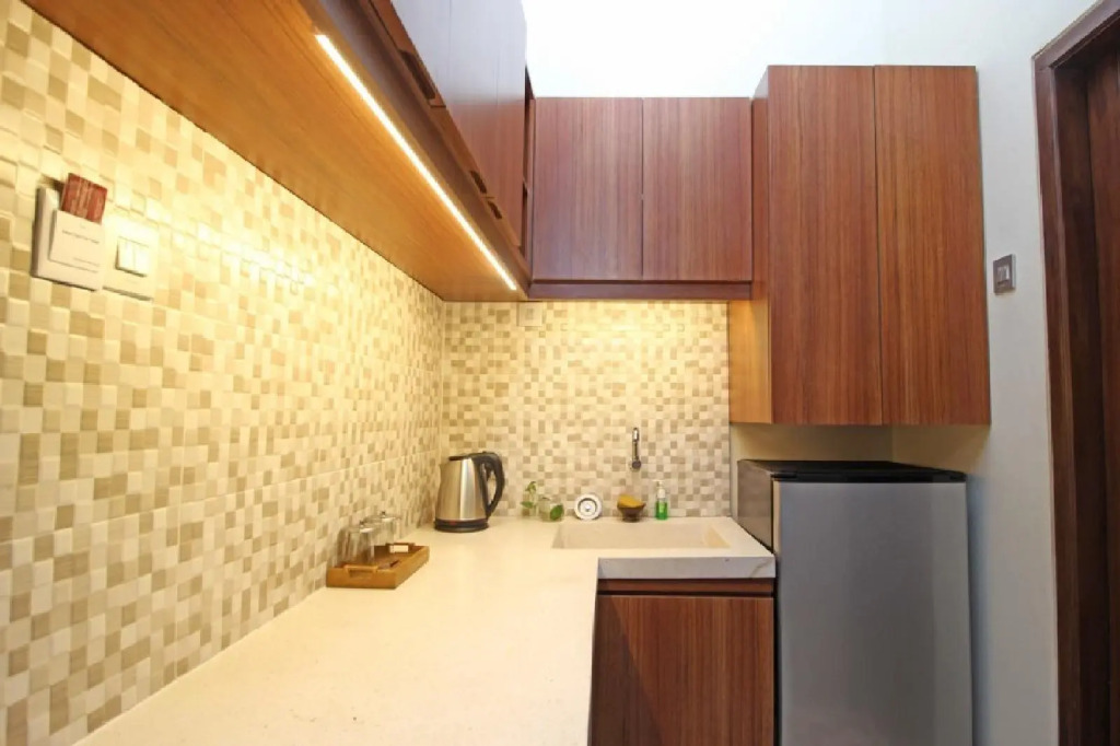 RedDoorz near Hartono Mall