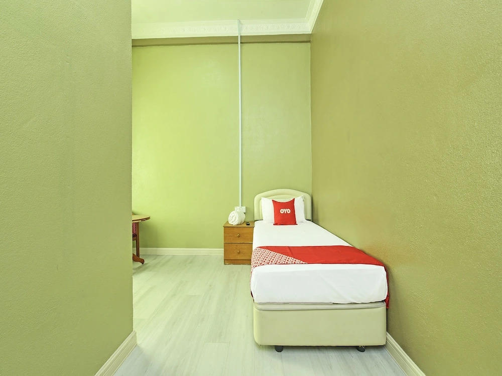 Oyo 90639 Hotel Azimah