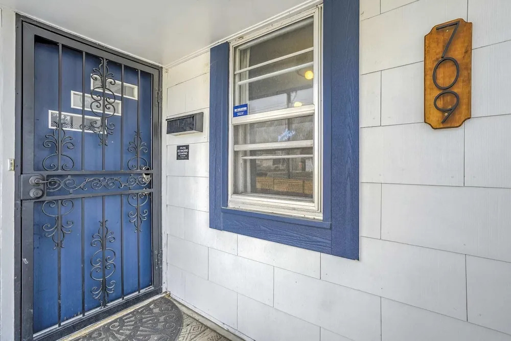5BD Dog Friendly Family Getaway Near Downtown!