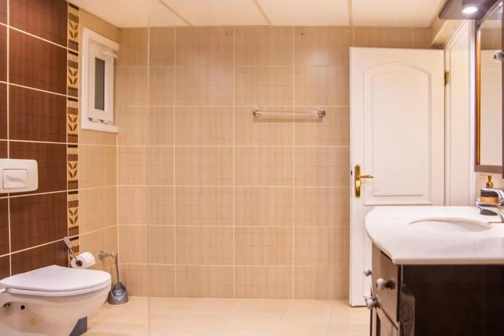 Spacious Flat With Sea View In Zmir Karsiyaka