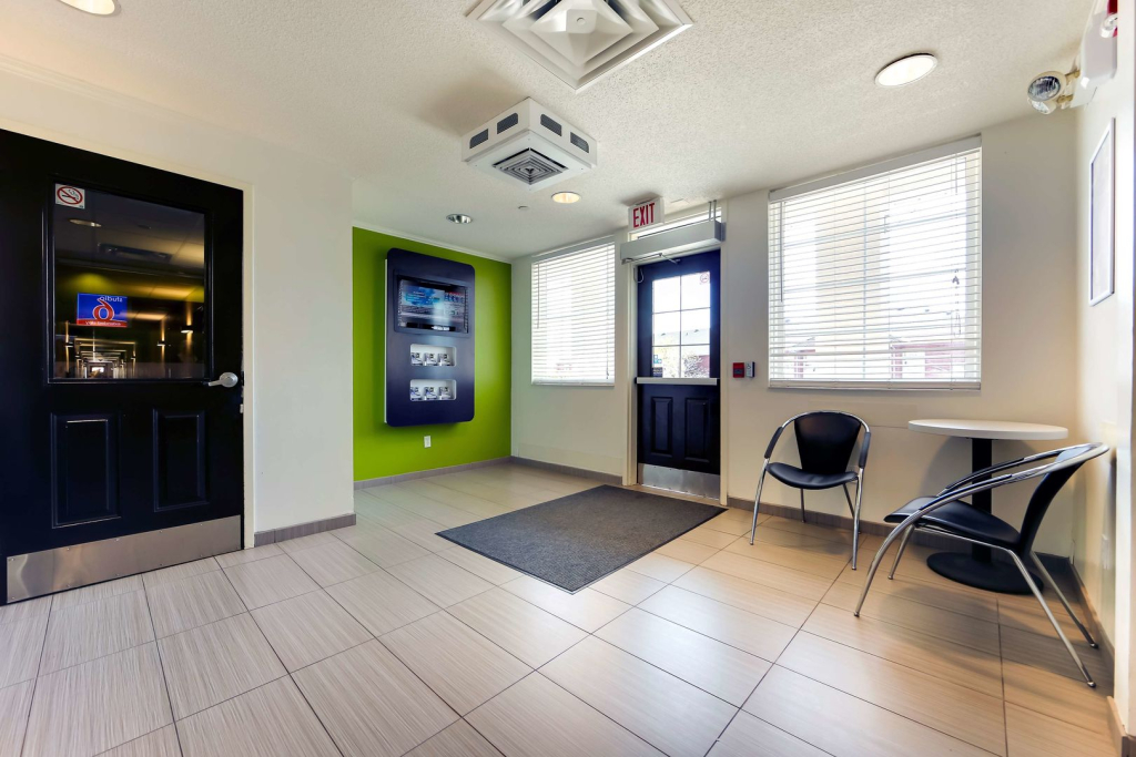 Studio 6 Mississauga, ON - Toronto