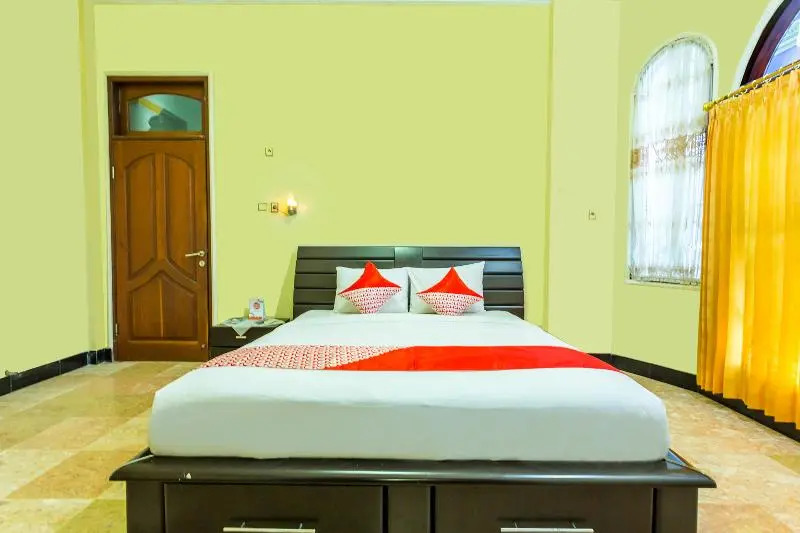 Senaz Guesthouse