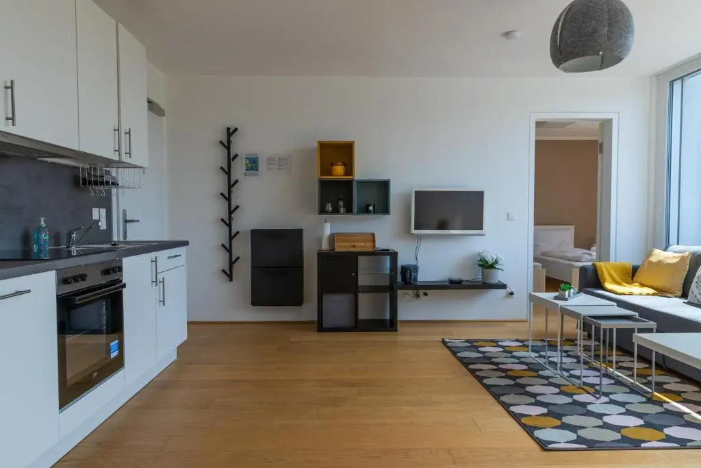 Maureen Lovely 2 Bedroom Unit with Community Pool