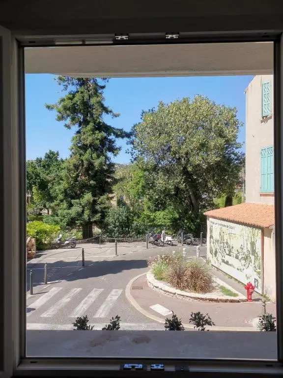 Appartement au cœur de cassis vue sur le parc