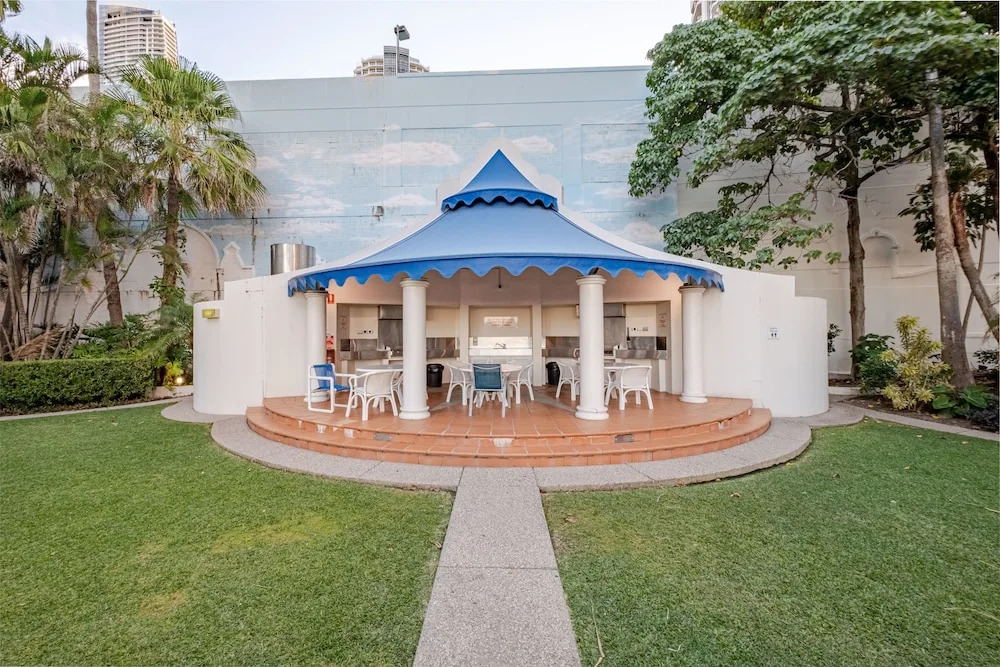 Resort-Style Apartment Opposite Beach