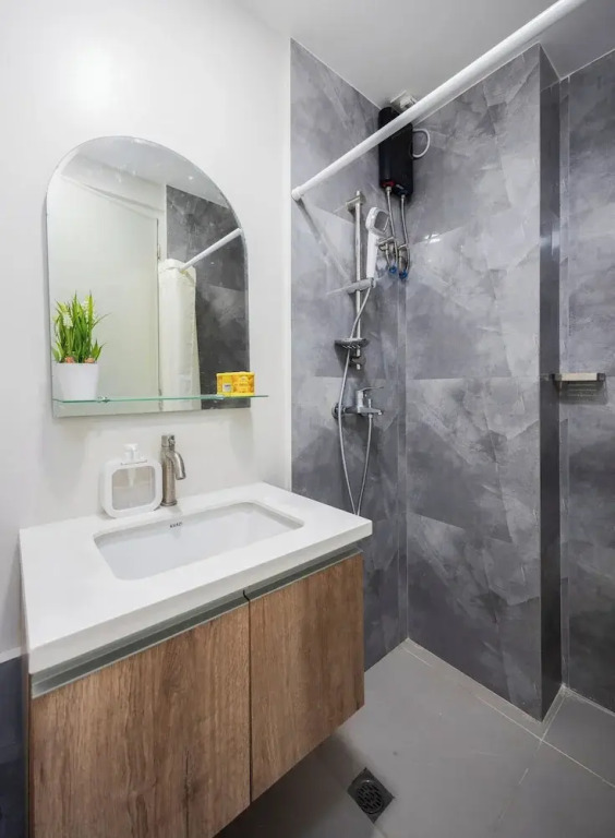 Chic Studio With Balcony & City View Near Airport