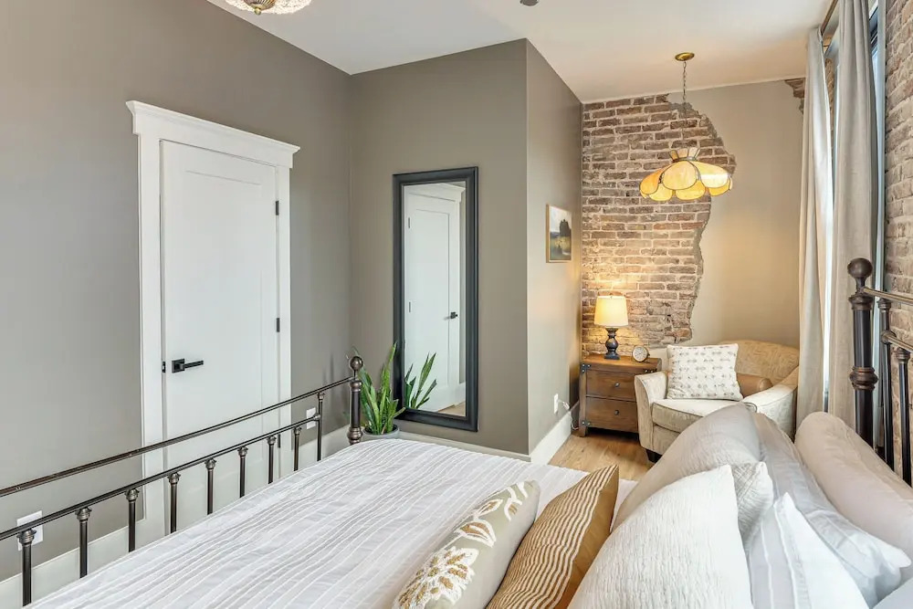 On Dtwn Square! Chic Lawrenceburg Condo w/ Balcony
