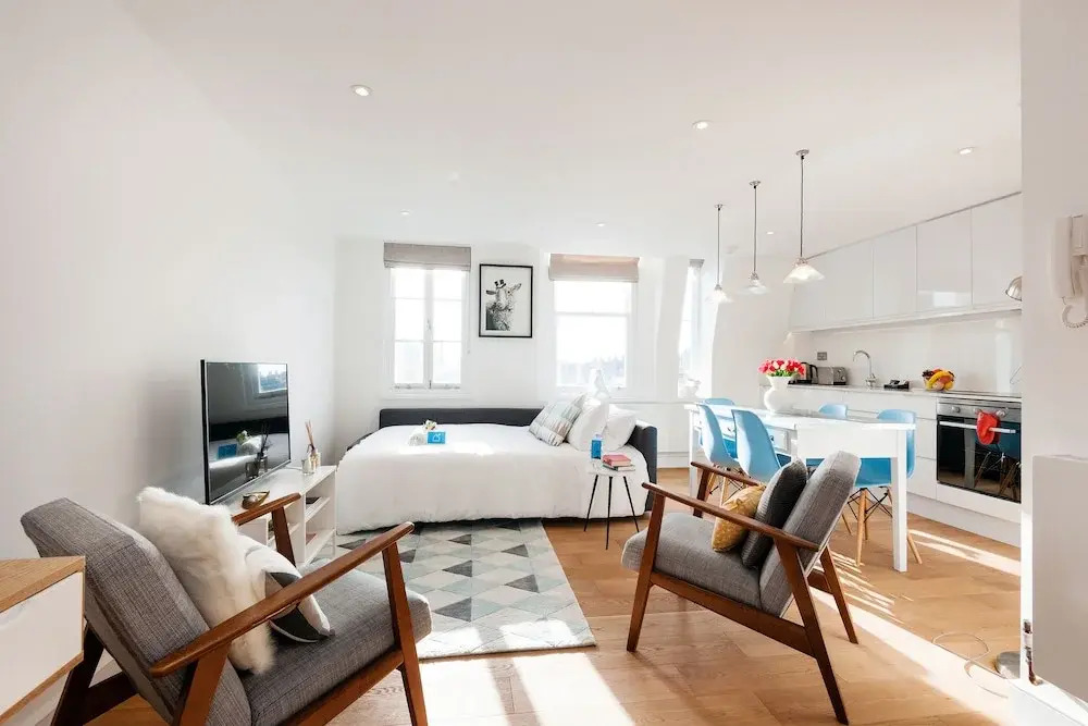 The Lillie Road Residence