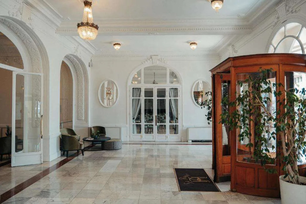 Hôtel Le Royal Promenade des Anglais