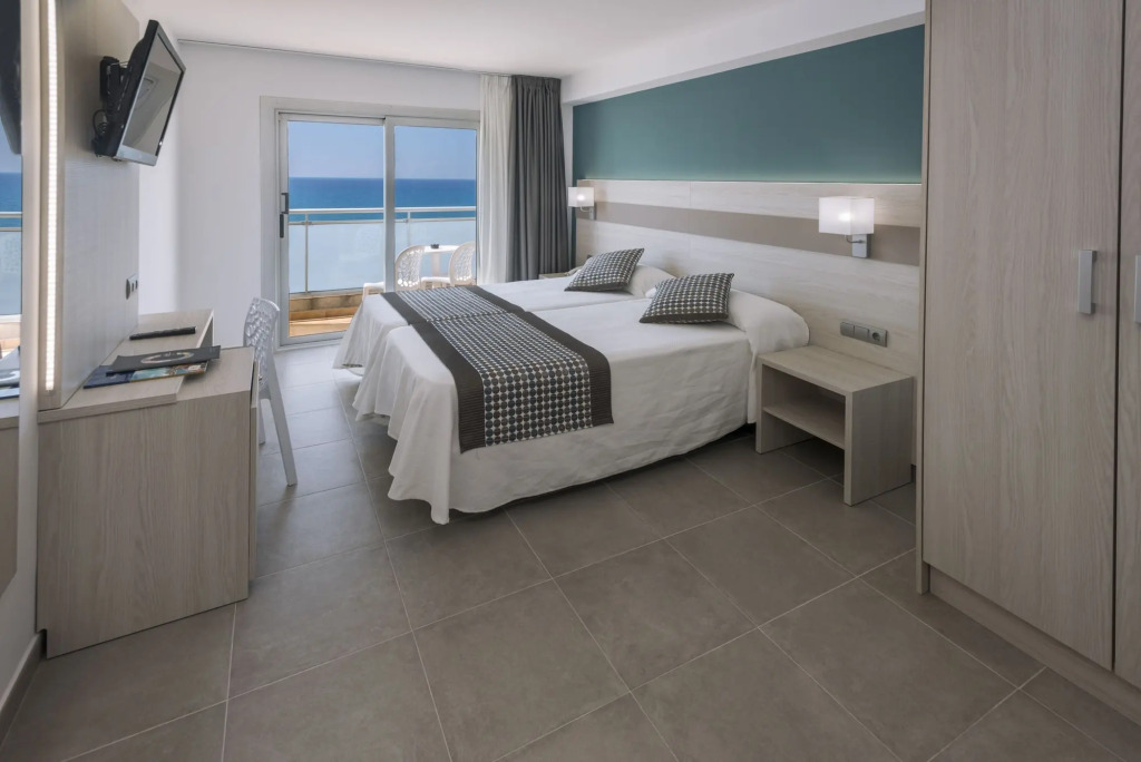 Отель 4R Miramar Calafell