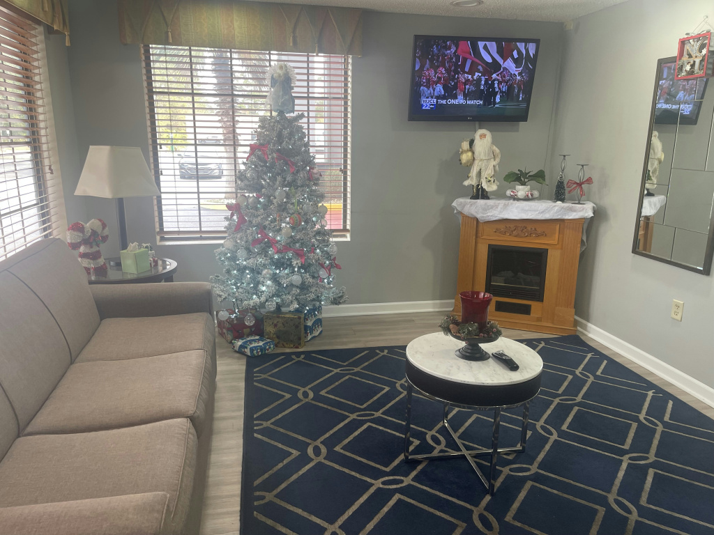 Red Roof Inn & Suites Hinesville Renovated with breakfast