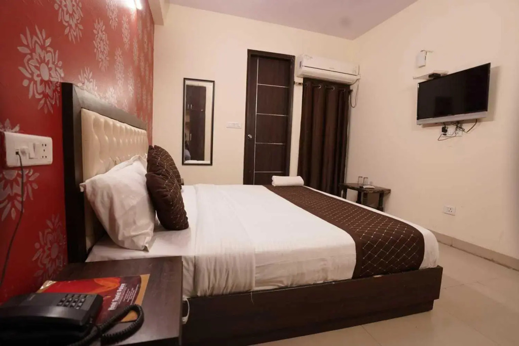 OYO 91616 Hotel Tourist Plaza