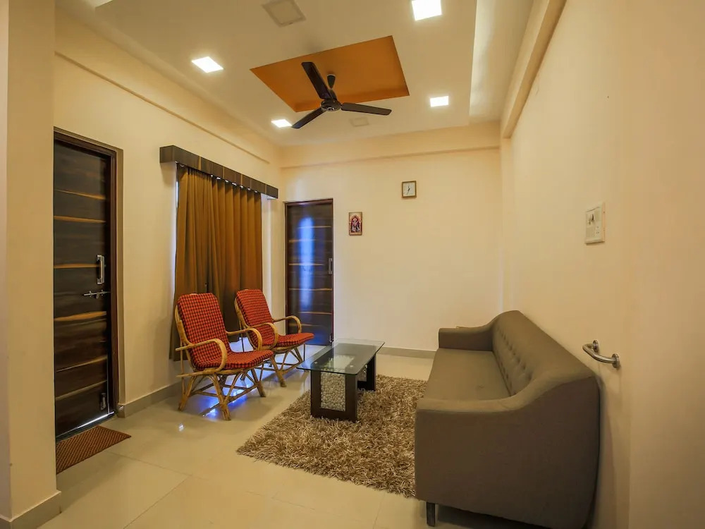 OYO 24457 Mahalasa Guest House