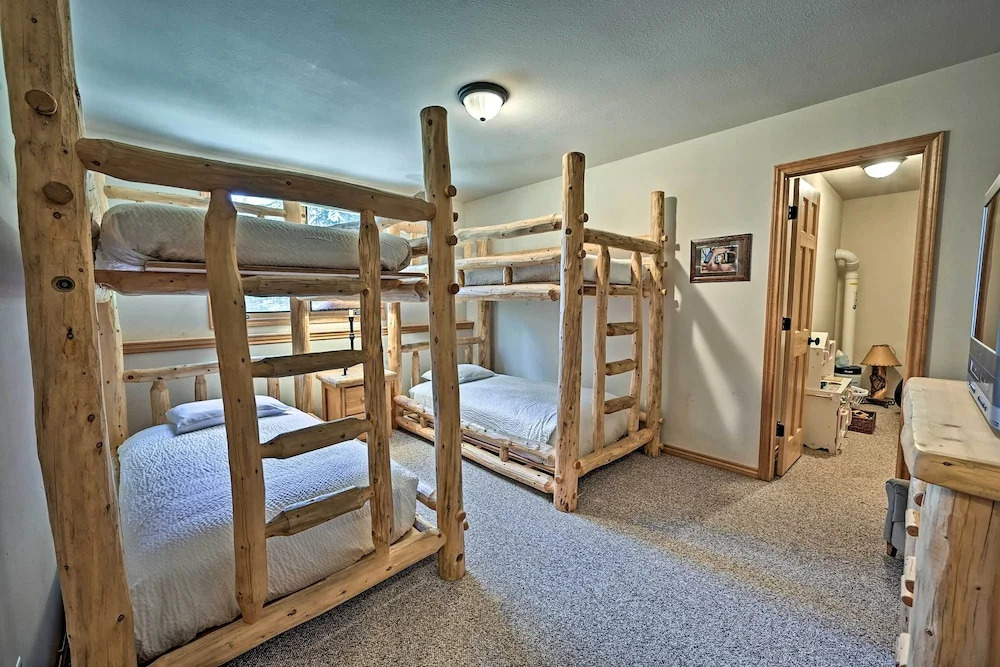 Mountain Home With Decks, Walk to Gondola