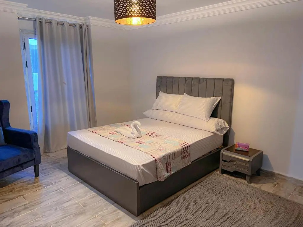 Stunning 3 BED APT Beach front Panoramic View ALEX