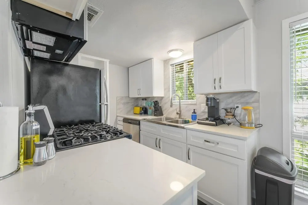 Prime Soco Chic 2BR King Suite w Pool Parking