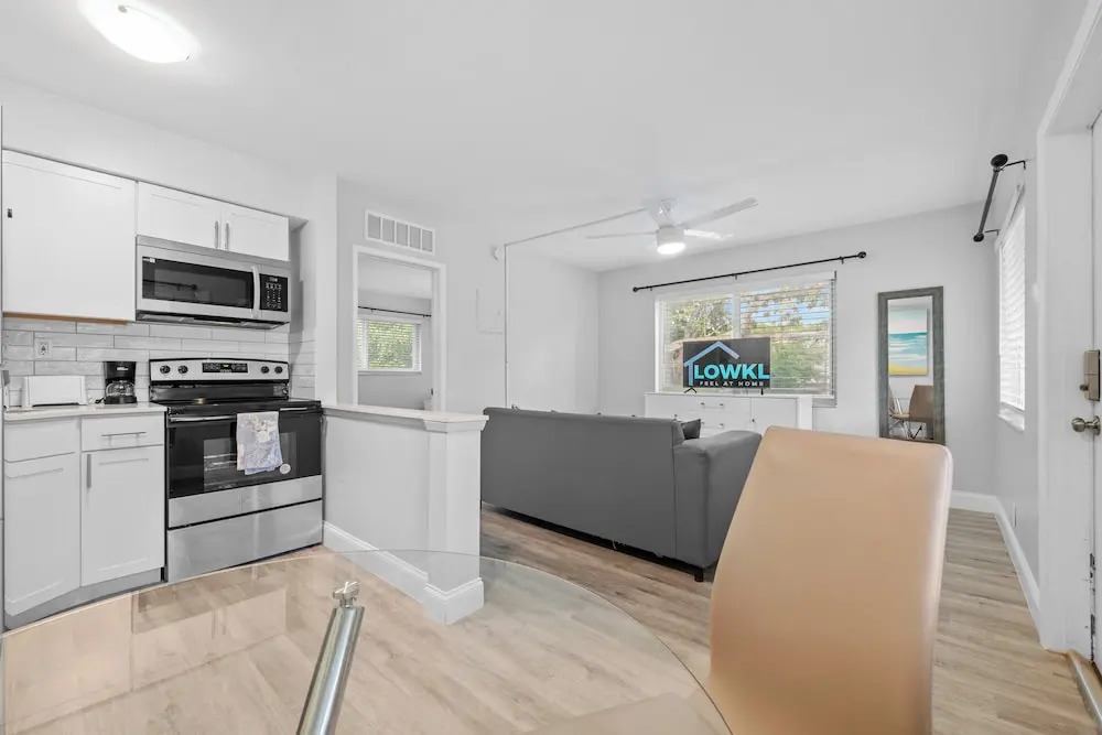 Riverbend Apartments by Lowkl
