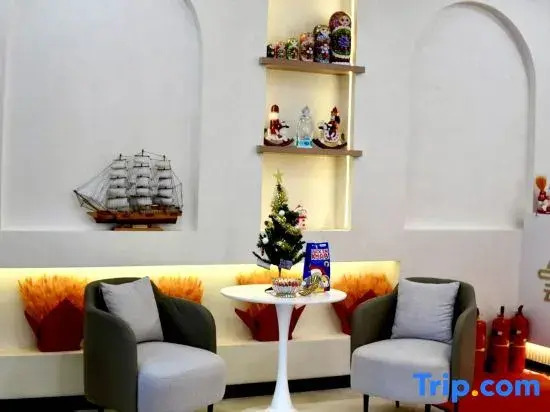 Yunzhan Hotel (Chinese Baroque Mosque Subway Station)
