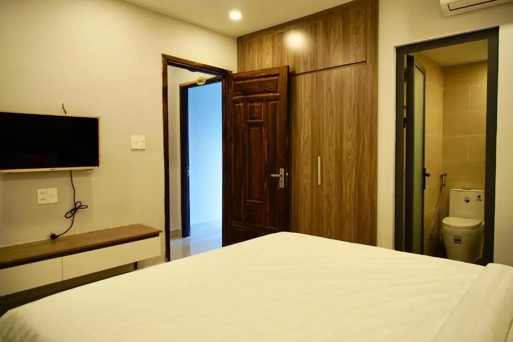 8BR west coast Phu Quoc beach townhouse shared swimming pool