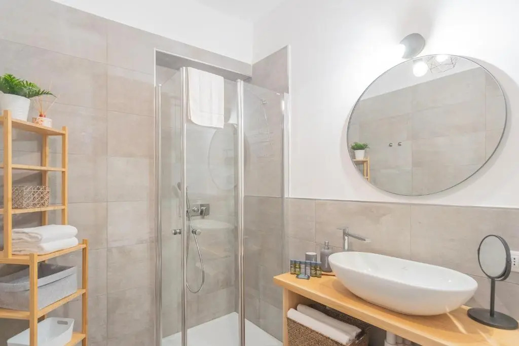 Independence Apartment With Balcony by Rent all Como