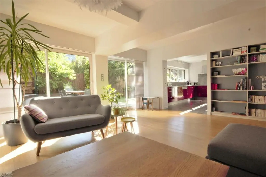 Gd appt T5 avec bureau jardin et parking en centre ville