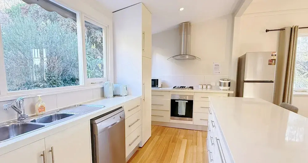 StayAU 2BR Home w/ Stunning Views in Tasmania