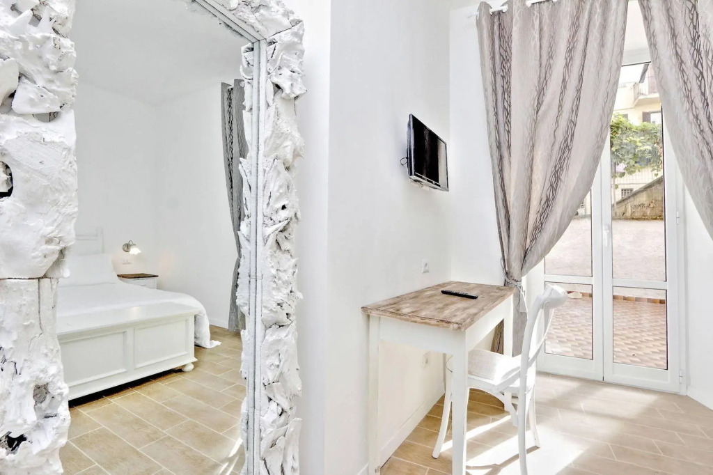 Giuliana Charming Rooms