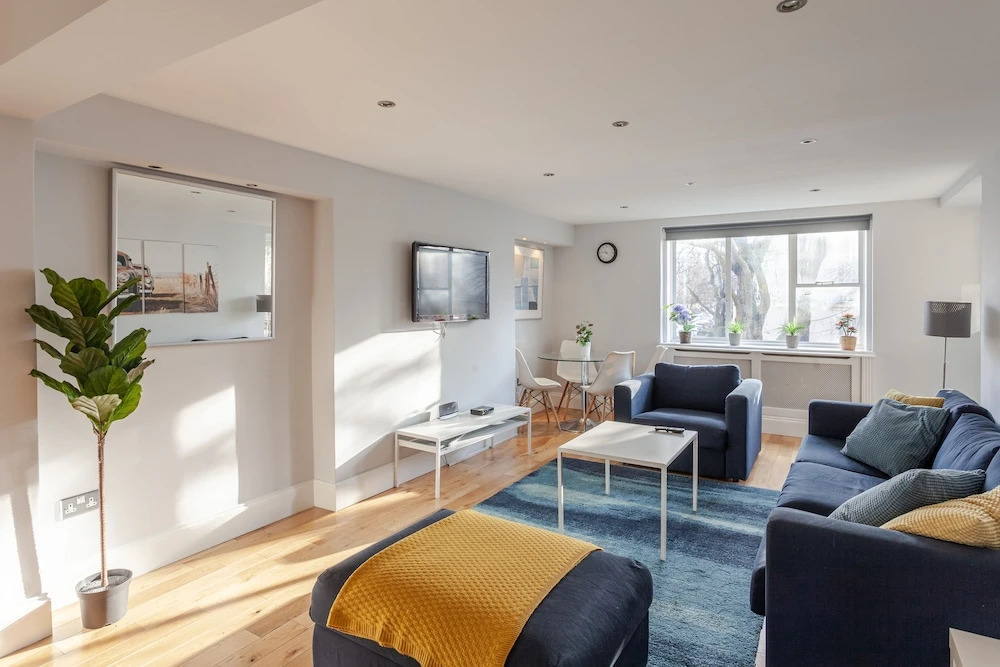 3 Bedrooms  Apartment  Central London