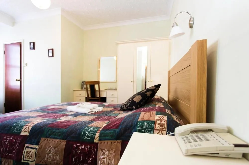 Old Ridgeway Hotel