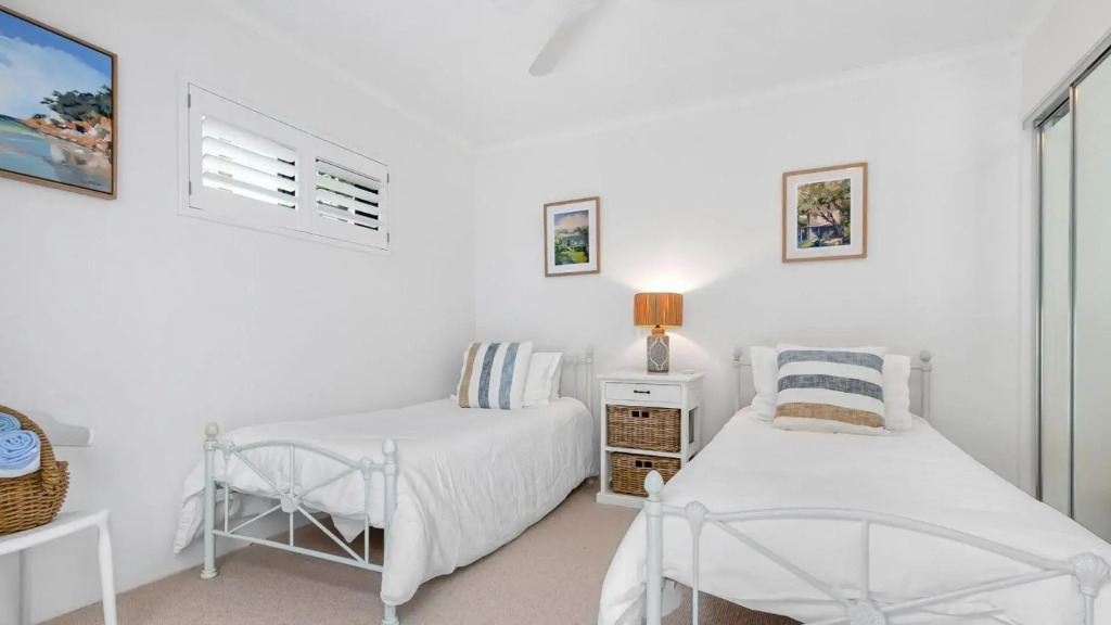 Unit 3 21 Park Generous and Comfortable Beachside Abode