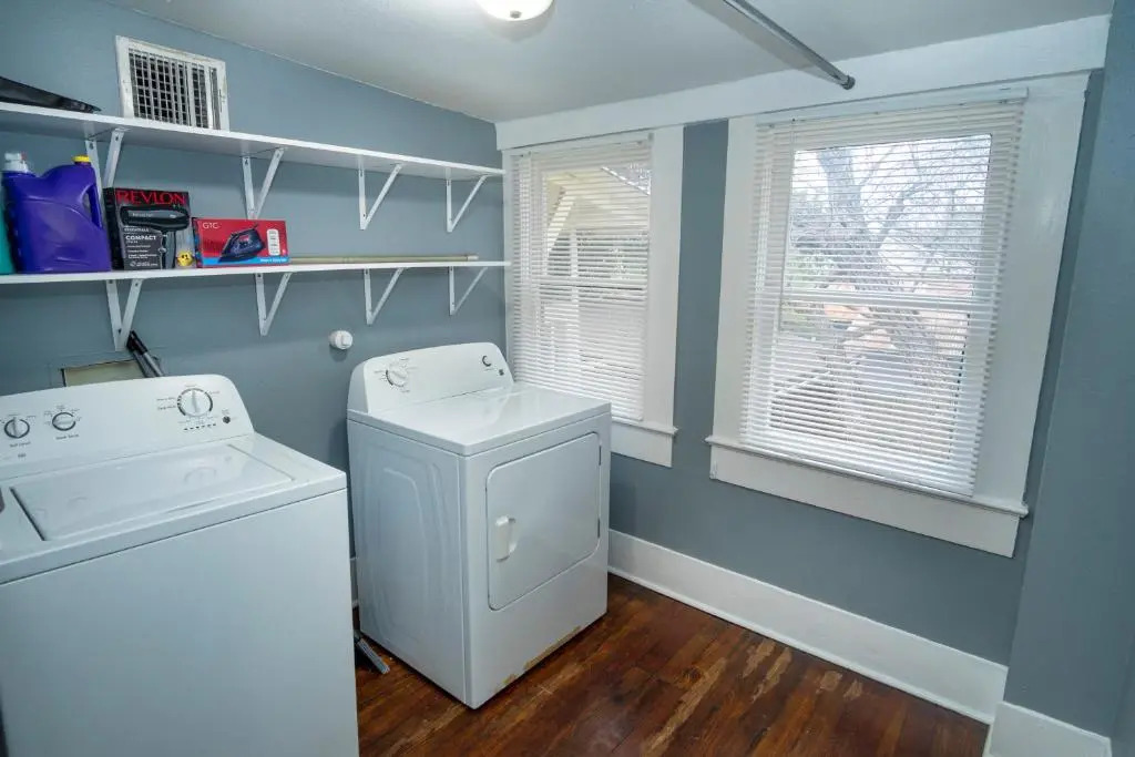 Cozy Downtown 2BA/1BA Historic House - Casa Verde