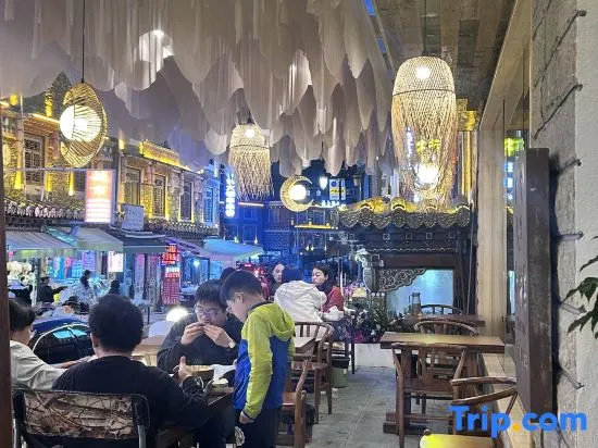 Iron-eating Beast · Designer Homestay