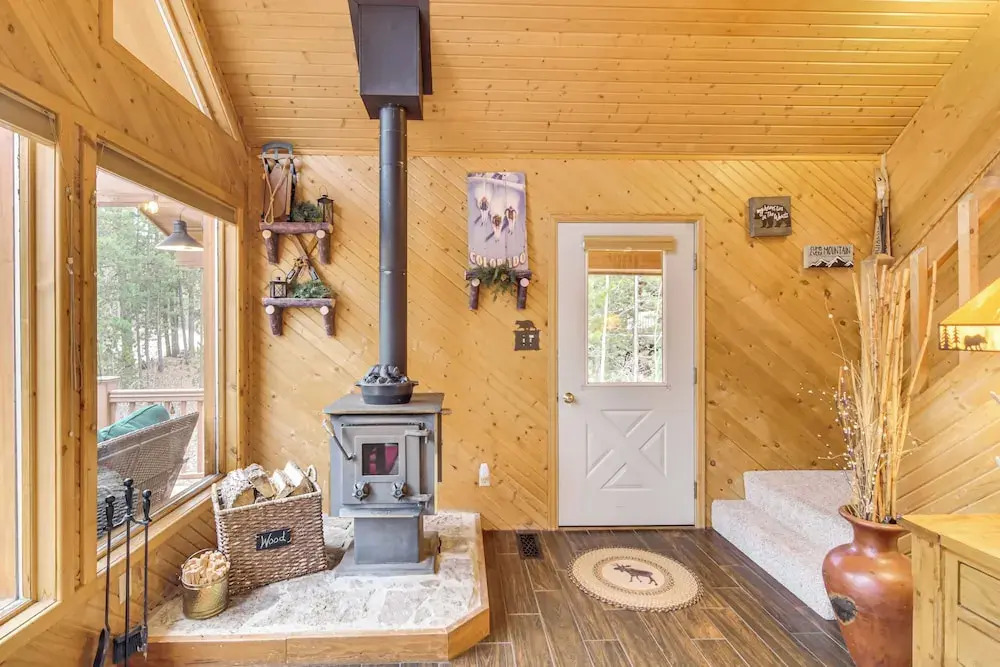 2 Mi to Rocky Mountain Nat'l Park: Cabin w/ Views