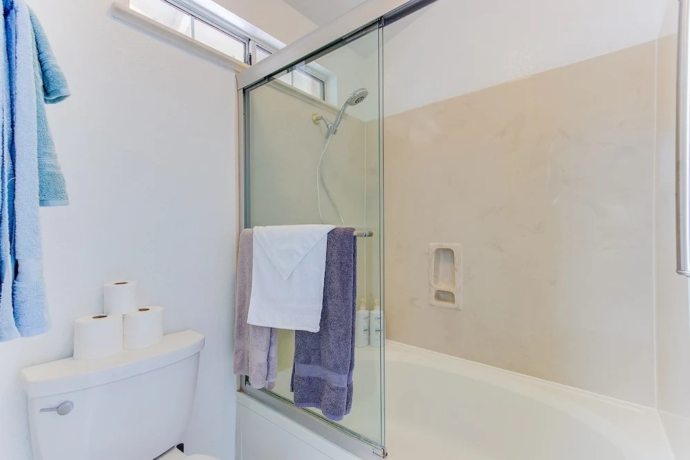 Andrea Way House in Union City 3 Bedrooms 2.5 Bathrooms Home