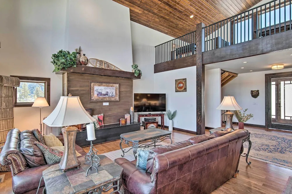 Spacious Big Sky Home w/ Hot Tub & Grill