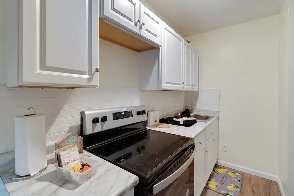 Cozy Apt Near Uc, Hospital And Zoo! Amazing Location! 1 Bedroom Apts by Redawning
