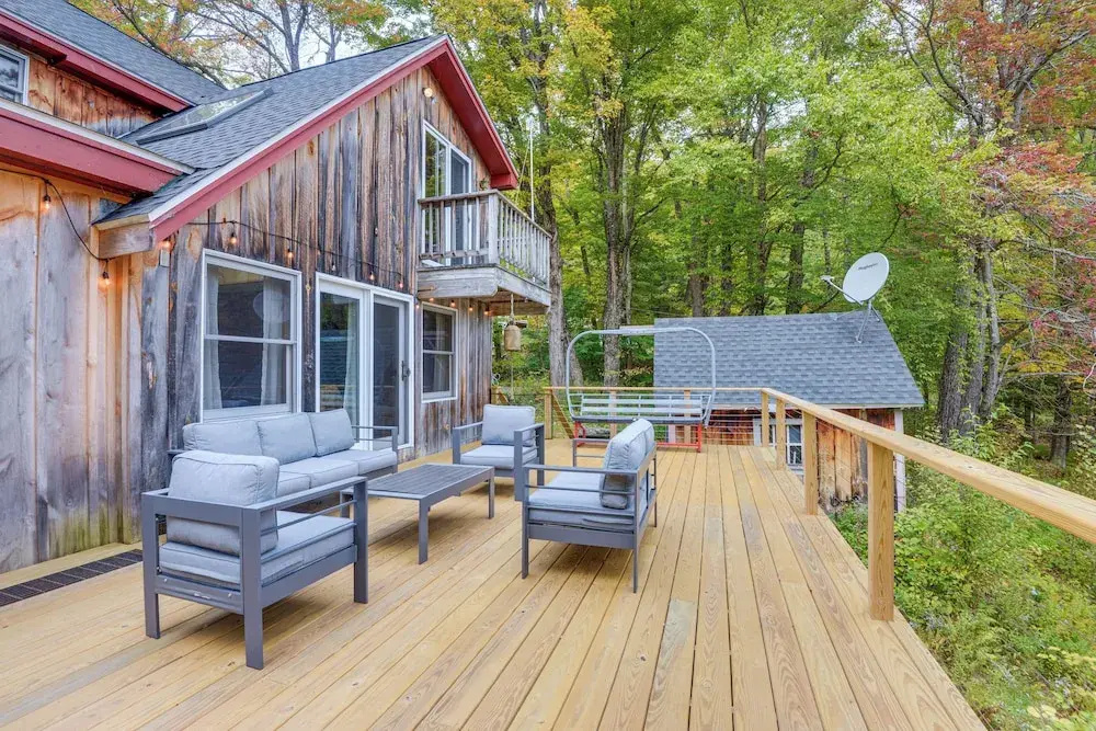 Storybook Stratton House: 3 Mi to Mount Snow!