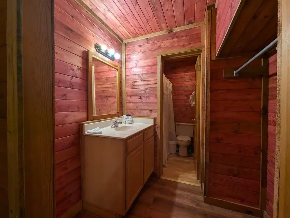 ER23 - Smoky Memories Great Location - Close To Town! 3 Bedroom Cabin by RedAwning