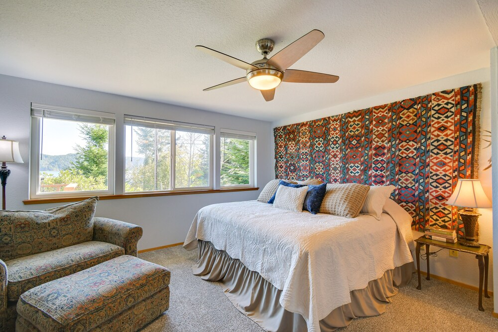 Hoodsport Vacation Rental w/ Deck & Canal Views!