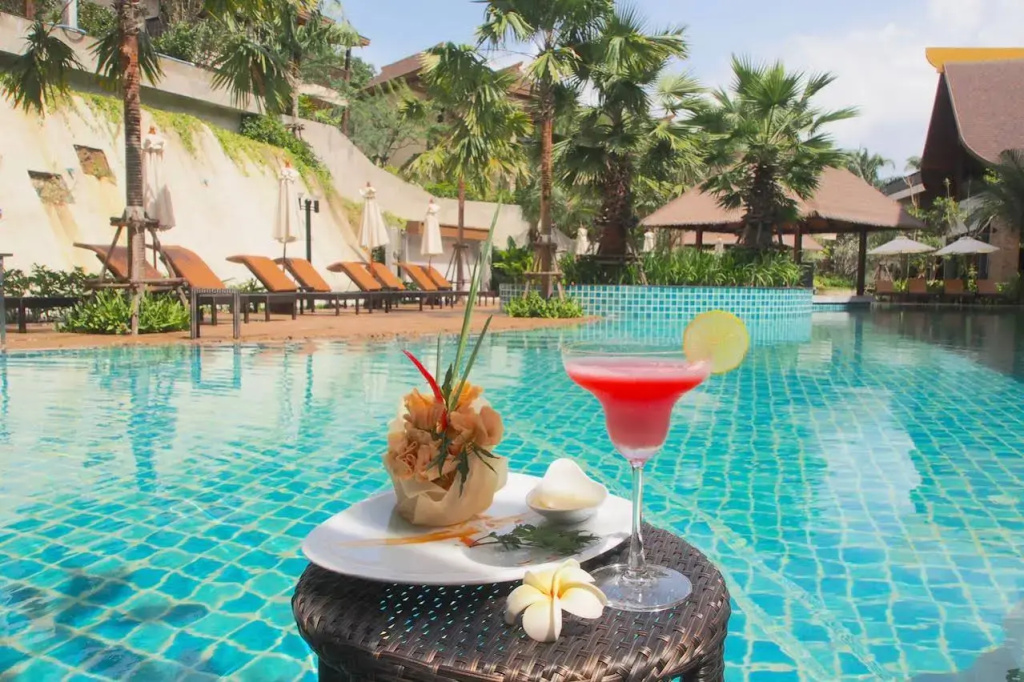 HULA HULA RESORT l truly tropical and fun wellness