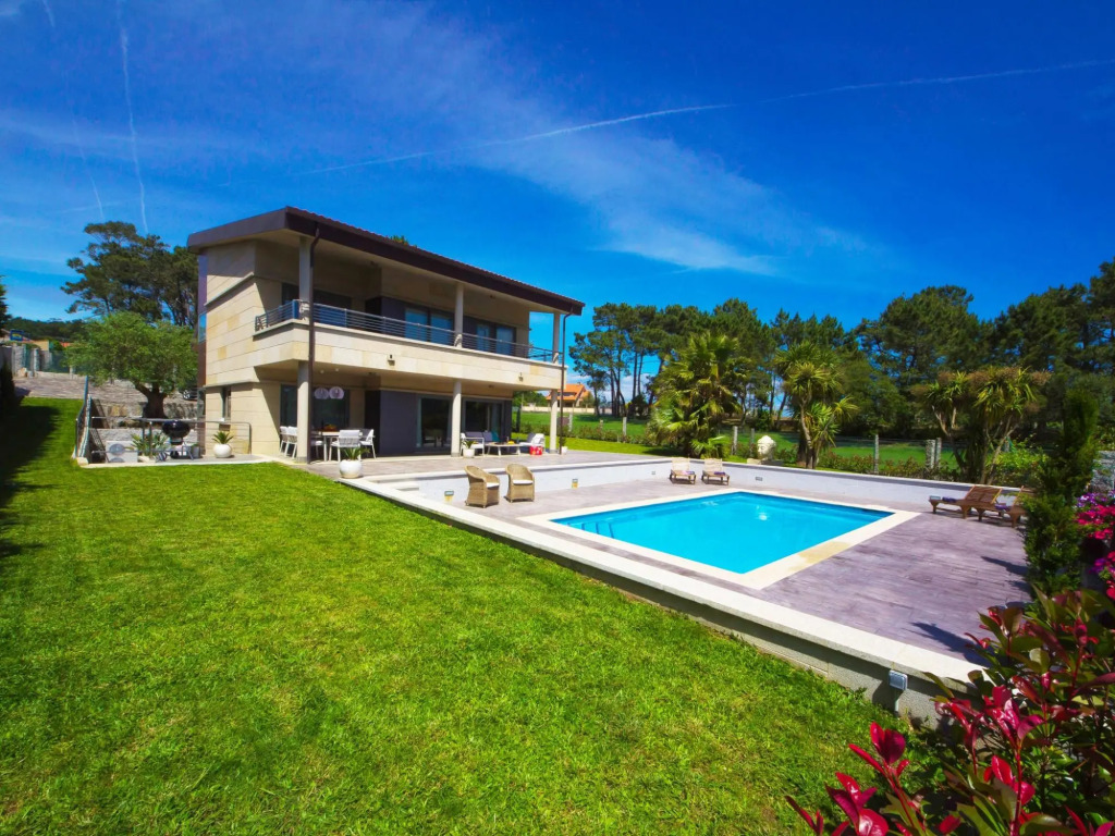 Beautiful Villa With Pool and sea Views and Only 400m From the Beach