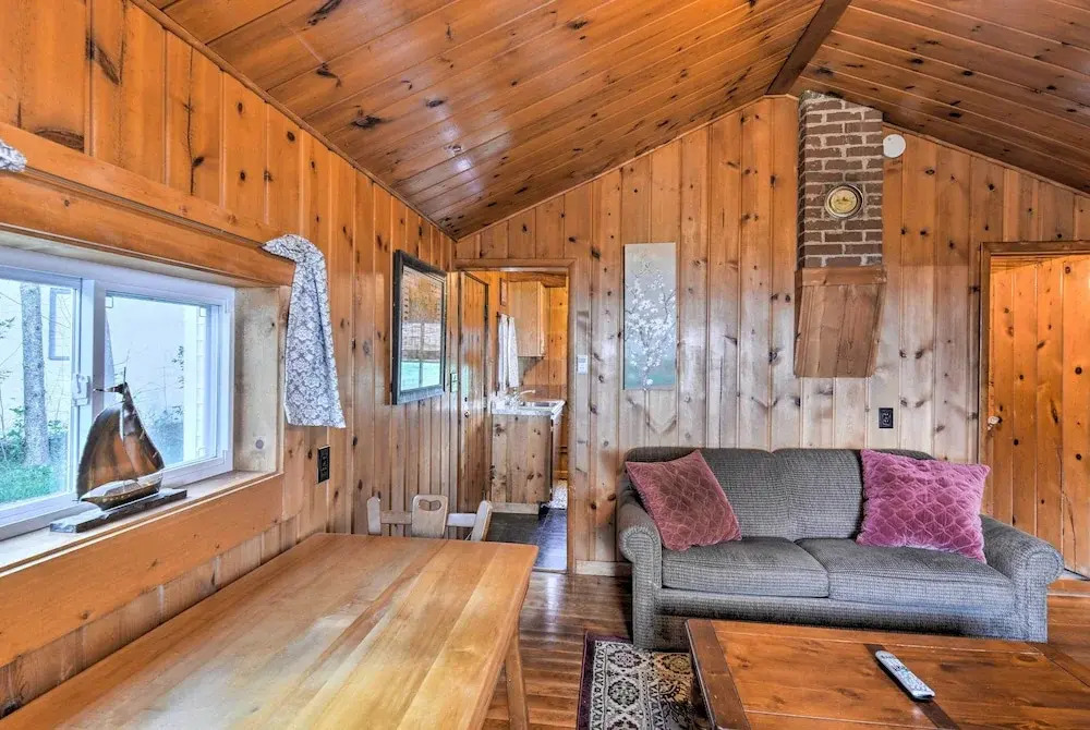 Lovely Lake Huron Getaway: Beach Access & Kayaks!