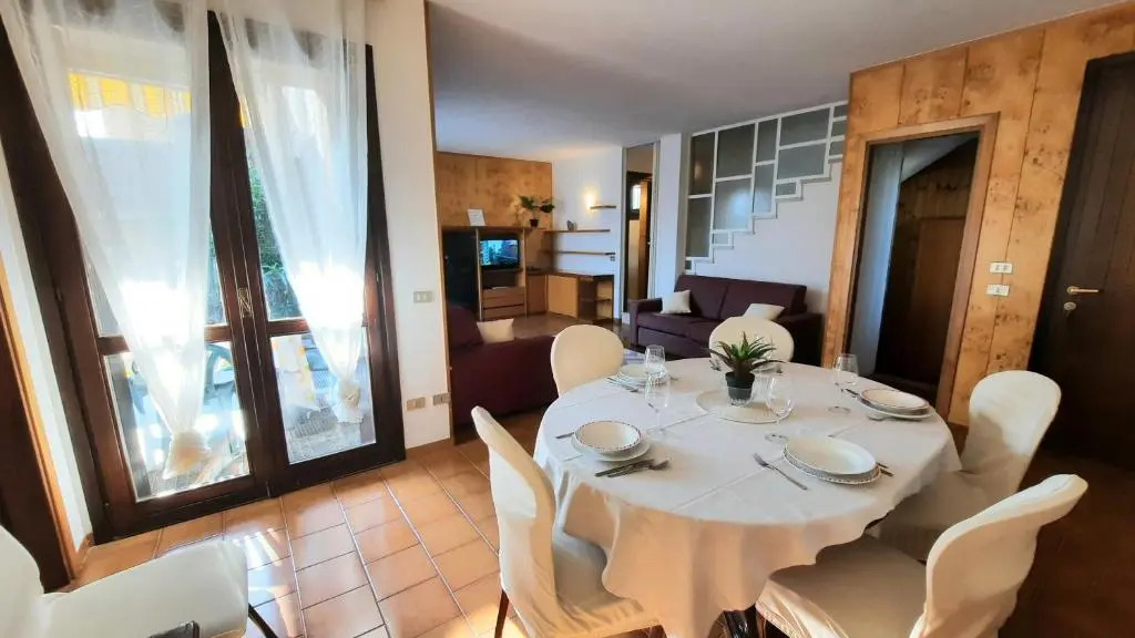EVE HOUSE GARDALAKE